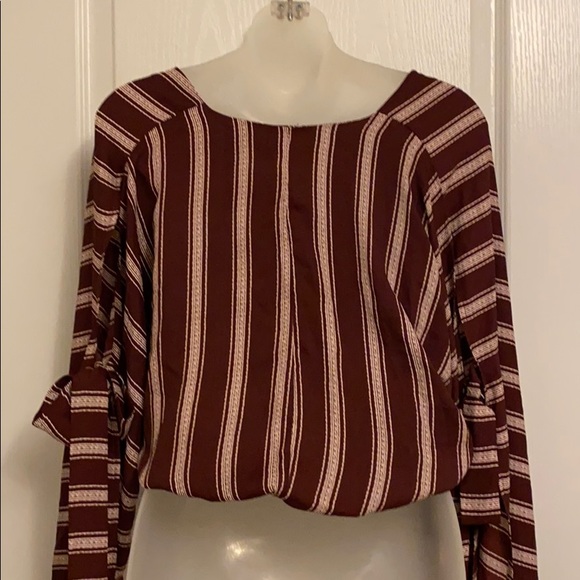 Crop-top Blouse w/ Ribbon Tie Sleeves - Picture 3 of 6